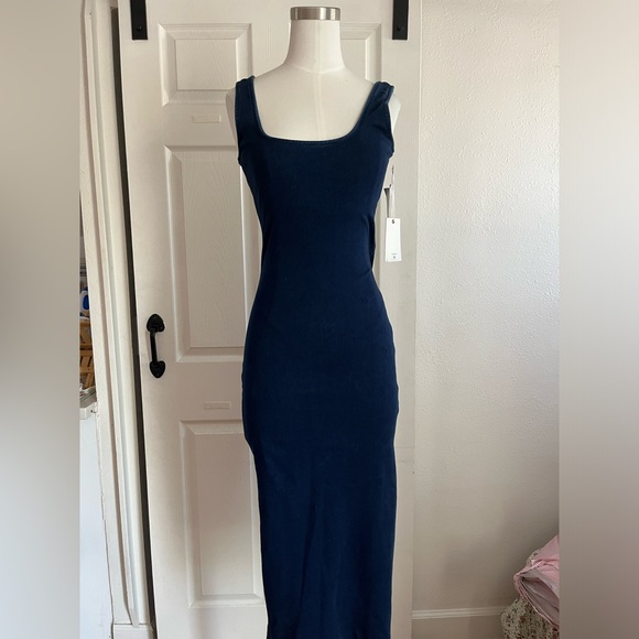 Good American Soft Sculpt Midi Dress - Picture 2 of 4